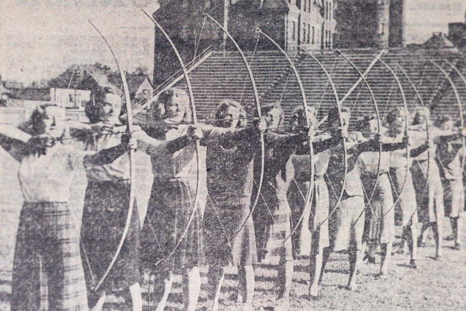 Women doing archery at U of T in 1946. Nathan Chan/THE VARSITY